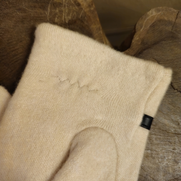 Soft bow gloves - Picture 10 of 12